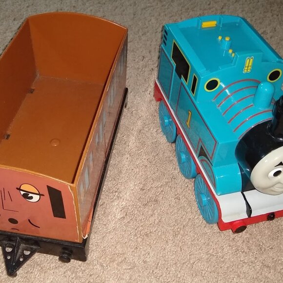 Thomas the tank engine & Annie Caboose Train Used Vintage - Picture 8 of 8